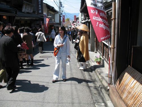 sainaa6's profile picture. CEO, PhD, профессор, академич, дипломатч, од аль нь ч биш, зүгээр л БИ. Хариутай бол бариутай, хайртай бол хартай :p