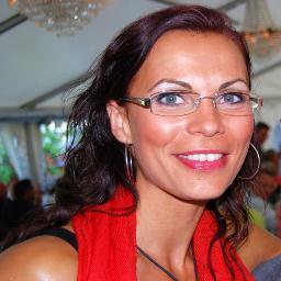 43 & from Årnes, NOR. Ex-handball-player at top-level in NOR/SWE/DEN/FRA. Physiotherapist. Married to Björn & we have 1 daughter + 3 cats ♡