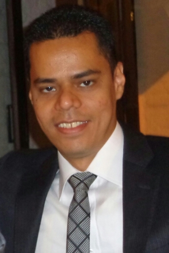 Políticamente ubicado en la DERECHA DE LA DERECHA.