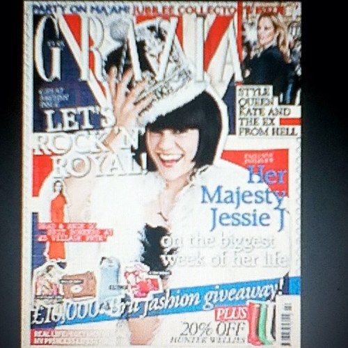 Cantora, compositora. Tenho meu próprio estilo. Jessie J oficial do habblet