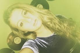 I am a fan of @lexxisaal I get her name out to the world, trying to help her live her dreams!