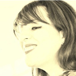 Fotografa, Designer e redatora no blog Mariazinha Accessorie

http://t.co/PZdylTXRI5