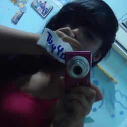 soy una persona divertida me gusta escuhar musica  , bailar   tener amistades y amo a mi familias 3 __ 3