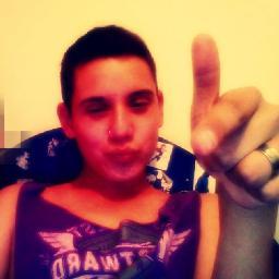 Soy Simpatico , estudiante, Cantante, un fanatico de rihanna y amante de la musica , afdoro estar con mis amigos y fumar :) 
SIGANME !