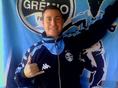 GREMISTAÇO!Gaúcho MACHO acima de tudo.HERÓI nas horas vagas.FÃ DE MIM MESMO!Amigo dos MEUS AMIGO.Amante do FUTEBOL.