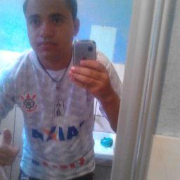 21 anos ! Nascido em 15/02/1991 !estudante cursando hardware na instituição microcamp corinthiano viciado em novelas e futebol! Facebook: wellington finazi