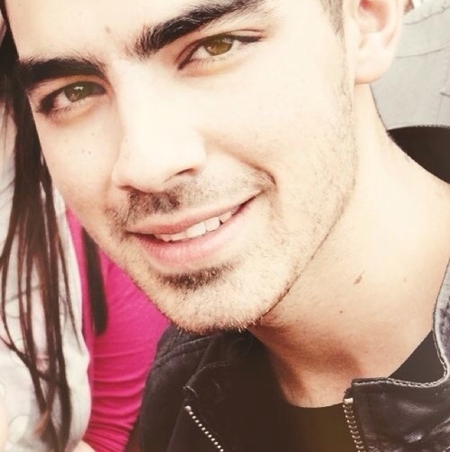 JosephSupport_'s profile picture. Supporting the Jonas Brothers through it all. JB followed 03/22/11