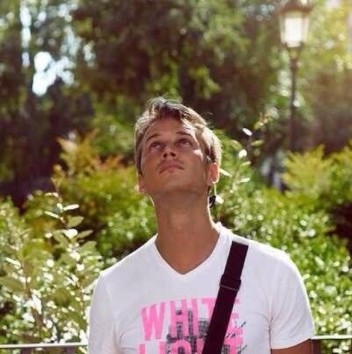 Roinik's profile picture. 