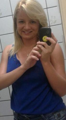 Alguns Vão te odiar , Fingem que te amam agora ,  Então Pelas Costas , Eles tentam te eliminar ,  Mais quem Deus Abençoa , Ninguém amaldiçoa.