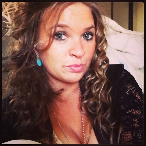 carosays912's profile picture. Live life. Be thankful. Use kind words. Smile. Kiss & laugh often.