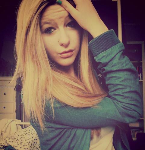 14 years old/long blond hair with blue ends/1.55 m/40 kg/from russia/FOLLOW ME pls!/ have youre own $WaGG! 3/ YOLO b*tch !:* / love is shit !;)