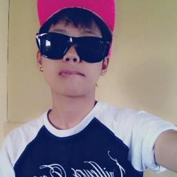 im pogi sb ng iba pero ako tsss wala yun :D , mabaet, sweet, at oo na MAYABANG dw ahh sb nila tss insecure kse eh nalalamangan :) pero nako wala yun :* peace