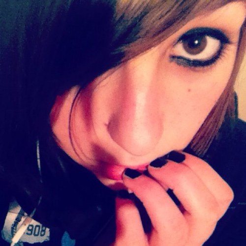 Watch this cover: http://t.co/5Li55VGFRT My dream is to be a singer, in a FUCKING band c: ~ Music is my escape, it makes me feel good. :)