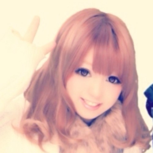 ４月からLukiaさんで働かせてもらっています★日々毎日勉強です!!宜しくお願い致します(^^ゞ立派な美容師になります(^O^)♡