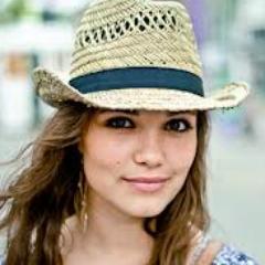Sou estudante de Direto, 24 anos, Ariana, Solteira e de bem com a vida. =) Me segue que sigo de volta =)