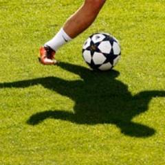 Bola lagi... lagi bola. Pokoknya bola
