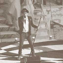 Cześć ♥ Tutaj Łukasz. :) jestem Boy Belieber i uwielbiam też 1D. My sunny - @Isstarex