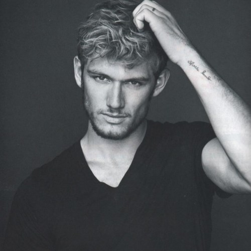 EmmettSymesEPA's profile picture. ||19 3/4|| Flirty|| Likes Running and football||Single||Brother to LucyII Super Strength and Speed, Wolf II College||Maj:Medical(PT)