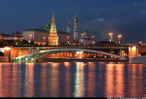Организация и проведение пешеходных экскурсий по Москве, автобусных туров по Золотому Кольцу, мастер-классов и экскурсий-тренингов,корпоративных и VIP-туров.