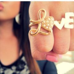 tweets over liefde, leven en herkenbare dingen. gewoon volgen ! ♥