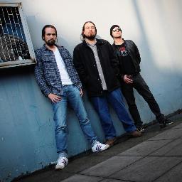 En la acidez de la ciudad, en un sueño freak. Un sonido urbano y directo. Alternative | Garage | Rock | Bogotá DC, Colombia
