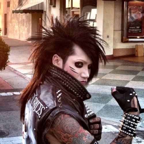 Hey :) I'm a weird person. I don't like people, but I like music and food *w* I like zebras Uh... guess thats everything you need to know :D I follow back