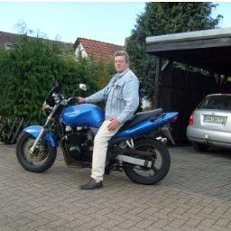 Hobby Tennis, Motorradfahren