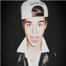 If you dont dream BIG,
Whats the use of Dreaming,
If you dont have Faith,
There is nothing worth Believing.
I love Justin Bieber 3