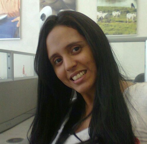 Viver!
E não ter a vergonha
De ser feliz
Cantar e cantar e cantar
a beleza de ser
Um eterno aprendiz...
Ah meu Deus!
É bonita, é bonita
e é bonita...