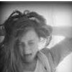 Hey you ! Moi c'est Yohannah, j'ai 13 ans, et je vis en Grenade ( le plus géniale des pays au monde !)