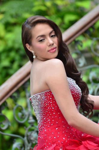 Hi everyone! This is not the official Julia Montes. iT'S only a F-A-N-P-A-G-E!