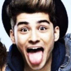 One Direction é uma boyband formada na cidade de Londres, Reino Unido. Ela é composta por Harry Styles, Liam Payne, Louis Tomlinson, Niall Horan & Zayn Malik.