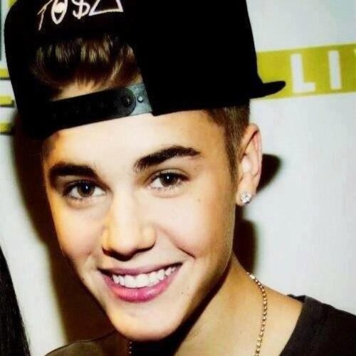 Sourire comme Kenny, être positif comme Scooter, s'amuser comme Ryan, rester fort comme Pattie et croire comme Justin ! @justinbieber #Beliebers