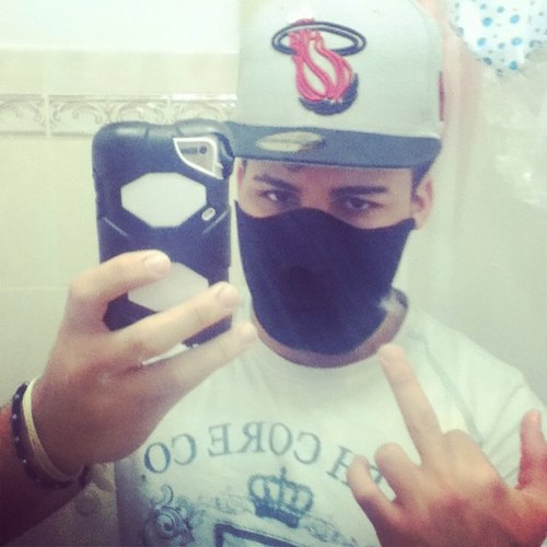 if u wanna know me bro or baby xD just follow me xD si me kiere conoser solo dale follow :) add me on facebook!!