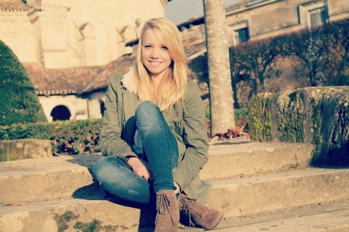 MelodieLaBlonde's profile picture. Warning! broken heart here.
Do what you love and love what you do. Photographie.♥
Life is a joke. †