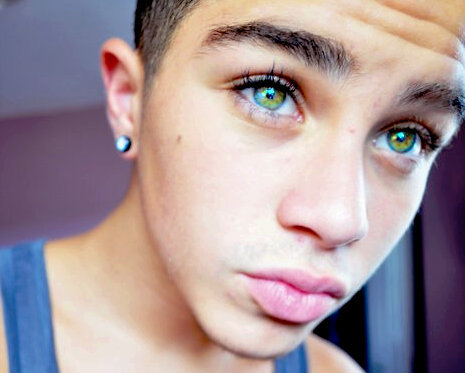 Mixed race, green eyes, 16, follow for a follow back