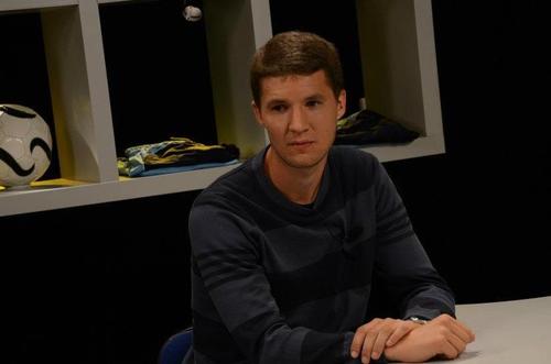 Etudiant en Master 2 Relations Publiques. Footballeur et correspondant de presse à l'occasion.