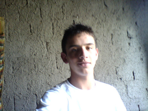 amo futebol,pizza e praia .. 15 anoos  u.u segue eu