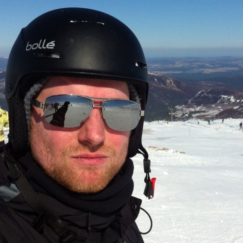 I'm Paul and run http://t.co/Z2gKERqv99 which provides a complete online ski resort information resource - love snow!