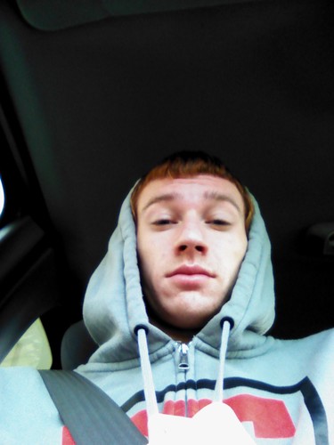 Im Daniel im fat i go to school im 19 im chill, funny, cool