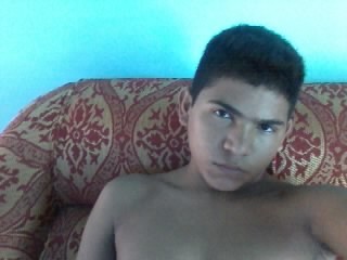 Sou charmoso,gosto muito de curtir musicas variadas e sou sincero nos meus pensamentos falo o q penso e pronto...