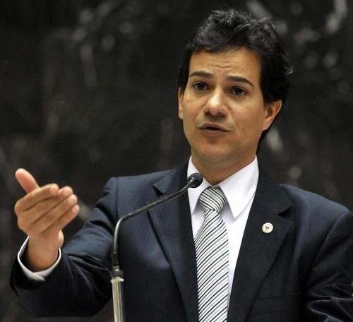 Prometi, prometi prometi... e agora não sei como cumprir... Sou Prefeito de Contagem/MG. Vou dar um de João sem Braço.