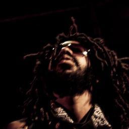 Músico, Ator, Escritor, Roterista e Diretor de Teatro/Cinema/Video Clipes, Empresário da Grife Twentwo, Diretor do Projeto e Instituto Nois por Nois M.U.N.D.O