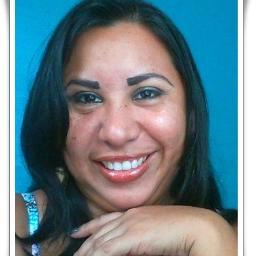 Posso estar morta por dentro, mas continuarei dando o melhor dos meus sorrisos!
