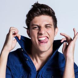Sou só mais uma alucinada pelo olhar e encantada pelo charme do Chay Suede
http://t.co/lgrNcrF1aq
