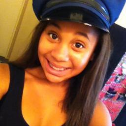 Hi im chrissy this is my twitter i love food and Justin Bieber!!!!! 3