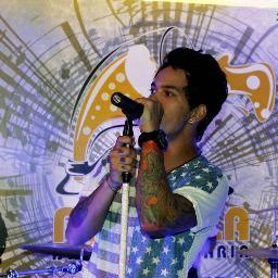 o único iam do vocalista da banda @sheetszeroum criado dia 13-03-11 oficializado no dia 16-03-11 pelo próprio @arthurangelotte dona @mandiribeiro_ ! #cfcs
