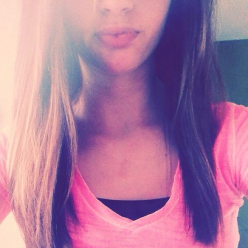 just a 16 year old girl tweeting about her life. impatiently waiting for summer.  avi is me. #babyanon ✌