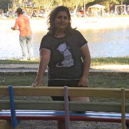 sou feliz pela familia q tenho por isso agradeço a Deus.