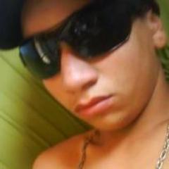 sou moreno claro tenho 14 anos gosto de pasiar bastante